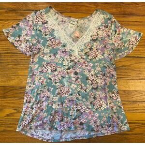NWT The Buckle Day Trip Shirt Women’s Small V Neck Top Floral $24